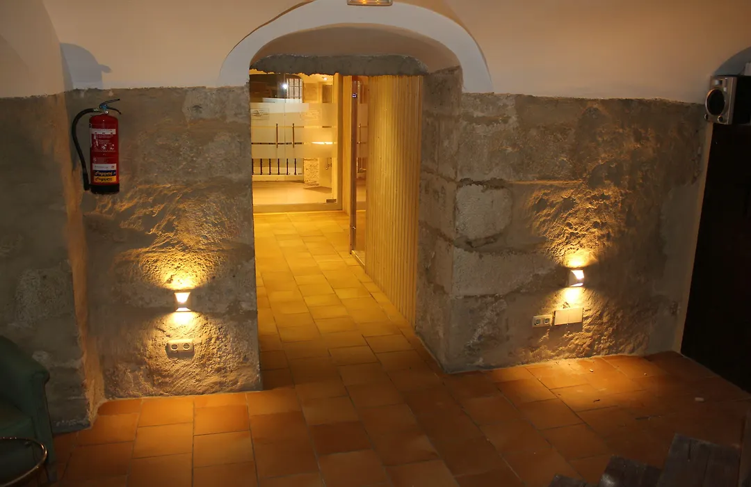 Hotel Leonor De Aquitania-1